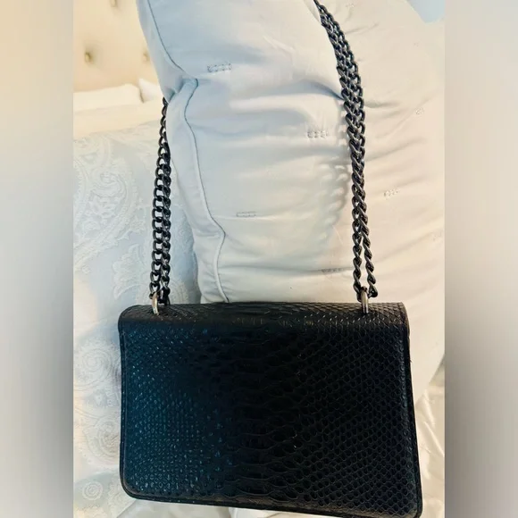 Black Croc Embossed Textured Shoulder Bag with Chain Detail‎ - Picture 8 of 15
